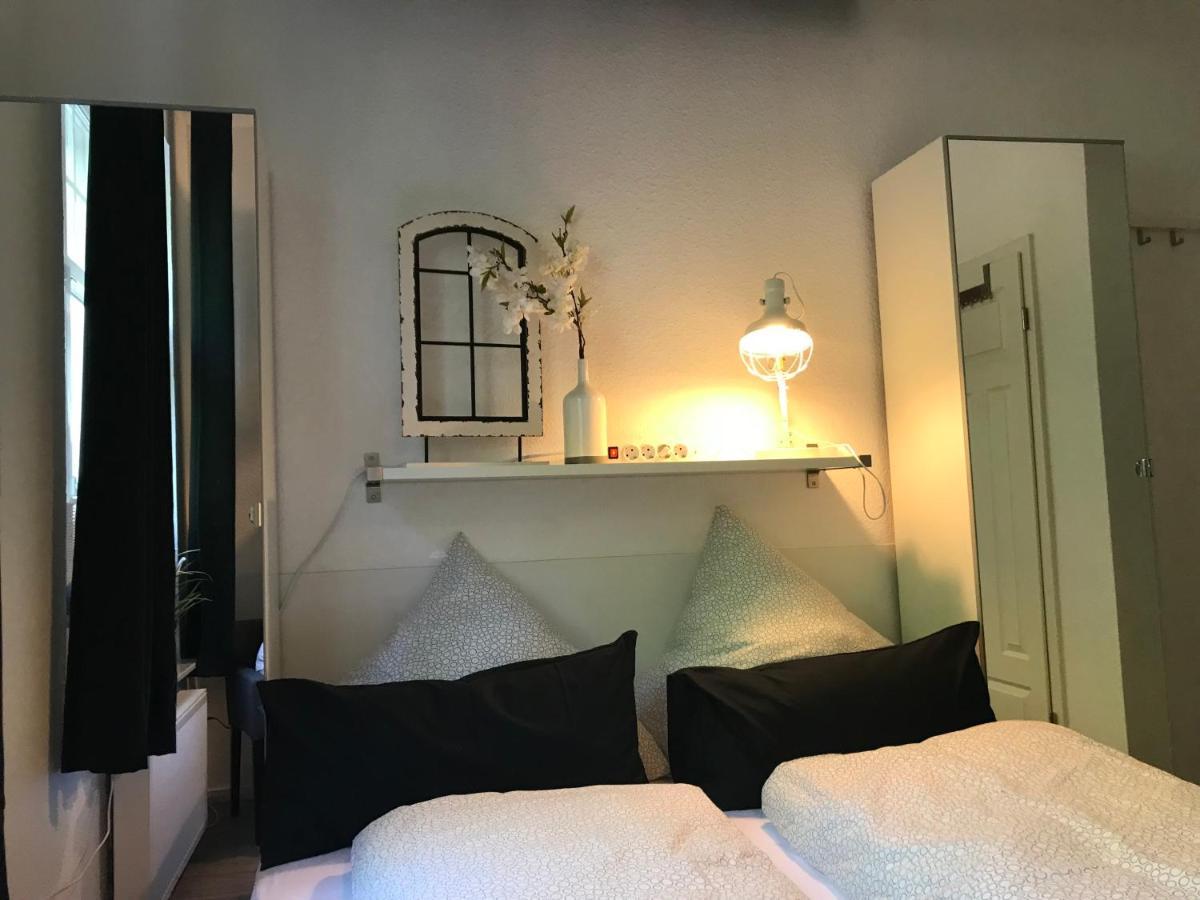 Apartment Am Wall Emden Bagian luar foto
